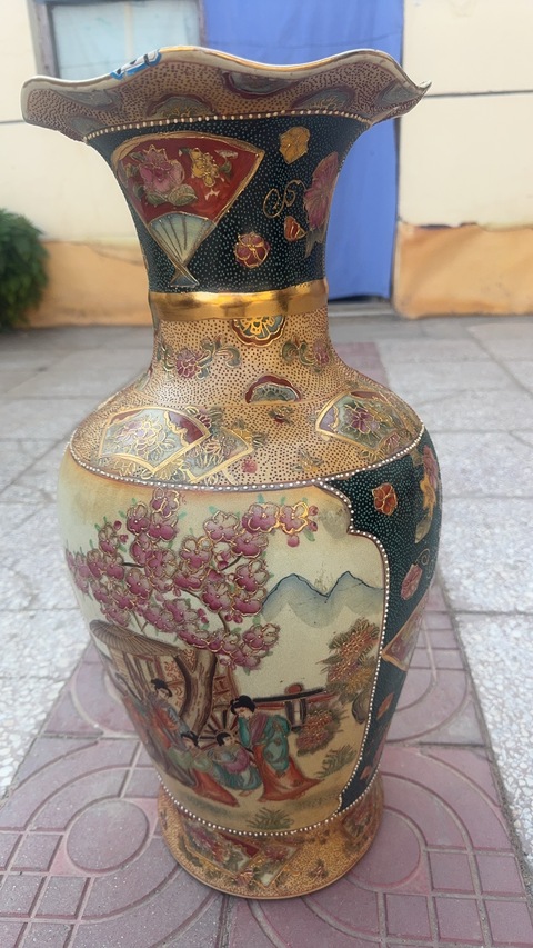 古玩陶瓷人物紋花口瓶真品鑒賞圖