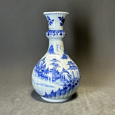 古玩陶瓷青花山水人物紋蒜頭瓶真品鑒賞圖