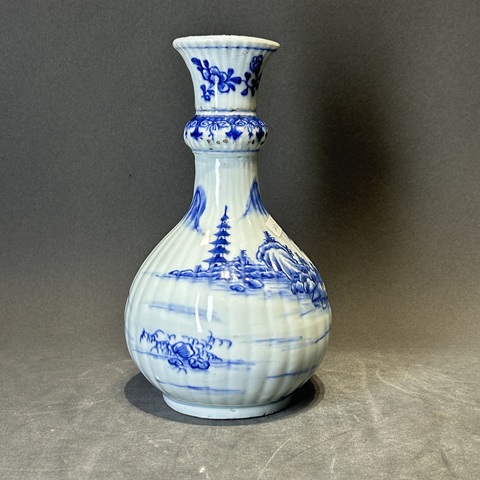 古玩陶瓷青花山水人物紋蒜頭瓶真品鑒賞圖