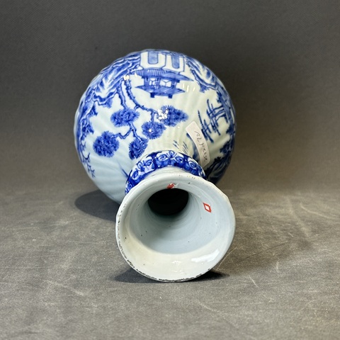 古玩陶瓷青花山水人物紋蒜頭瓶真品鑒賞圖