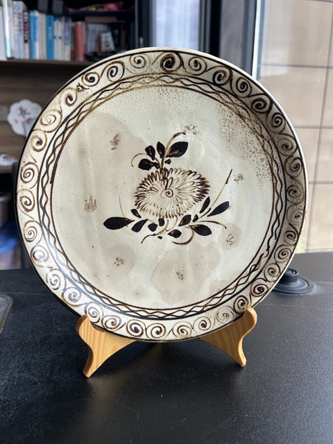 古玩陶瓷磁州窯白地黑花菊紋盤真品鑒賞圖