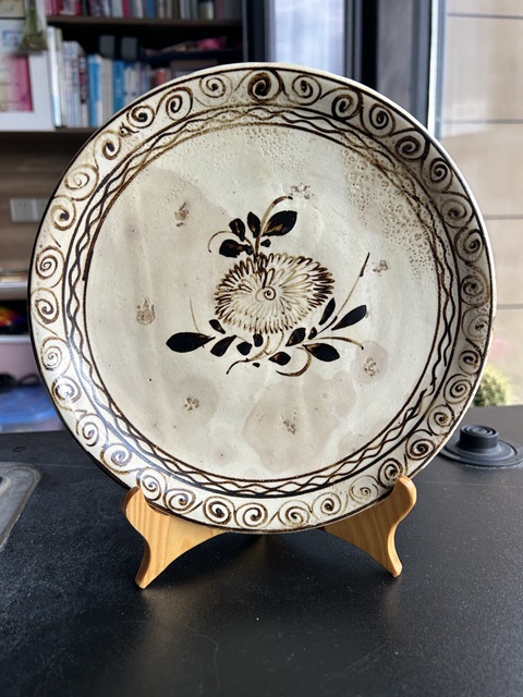 古玩陶瓷磁州窯白地黑花菊紋盤真品鑒賞圖