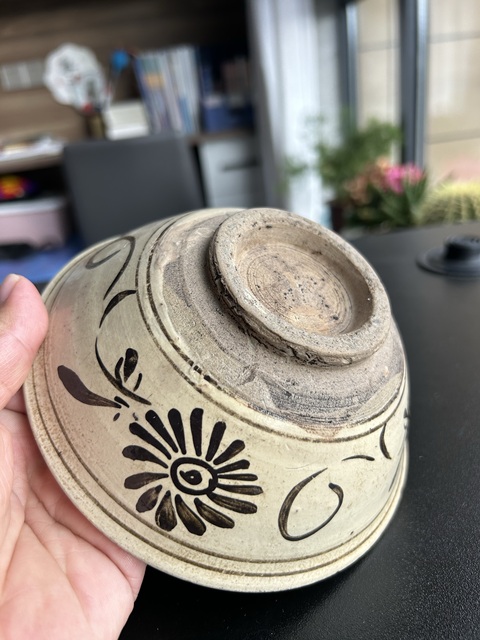 古玩陶瓷磁州窯白地黑花菊紋碗真品鑒賞圖