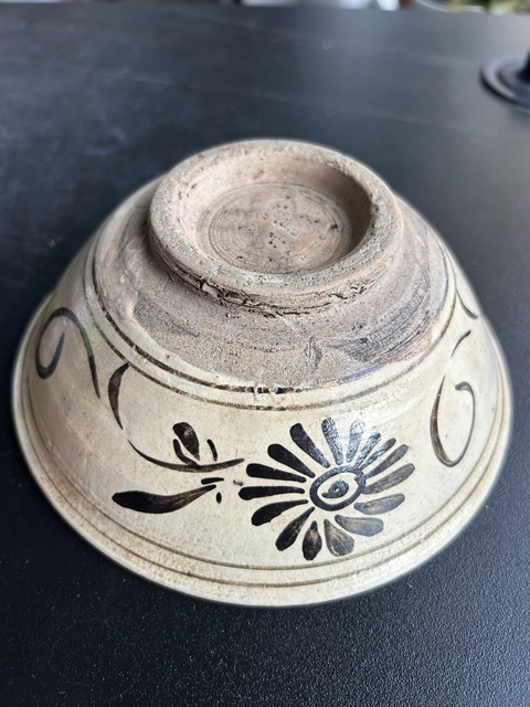 古玩陶瓷磁州窯白地黑花菊紋碗真品鑒賞圖