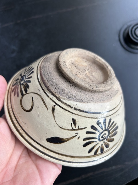 古玩陶瓷磁州窯白地黑花菊紋碗真品鑒賞圖