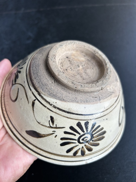 古玩陶瓷磁州窯白地黑花菊紋碗真品鑒賞圖