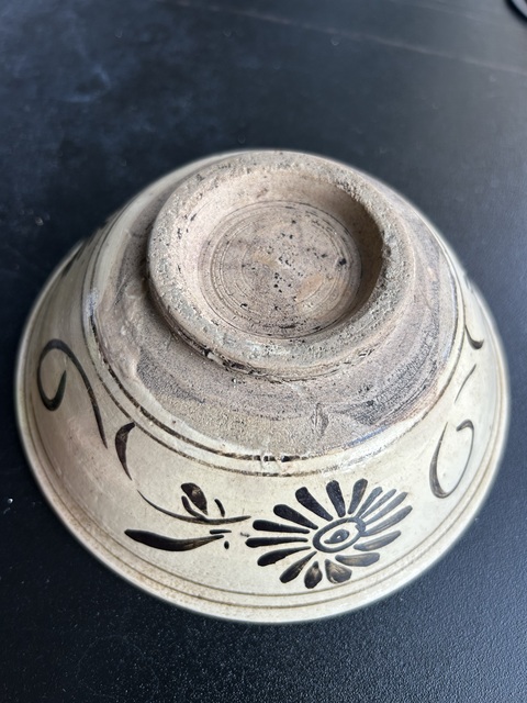 古玩陶瓷磁州窯白地黑花菊紋碗真品鑒賞圖
