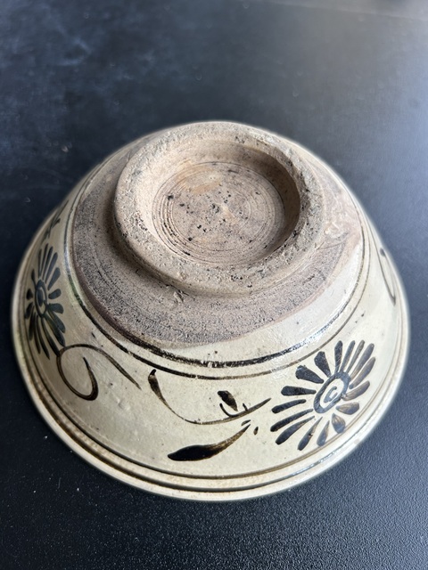 古玩陶瓷磁州窯白地黑花菊紋碗真品鑒賞圖