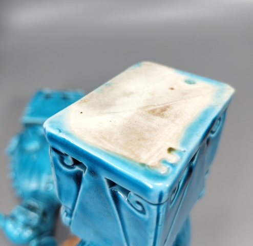 古玩陶瓷孔雀藍(lán)釉獅子擺件真品鑒賞圖