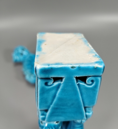 古玩陶瓷孔雀藍(lán)釉獅子擺件真品鑒賞圖