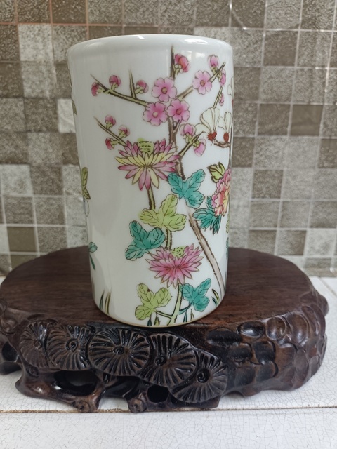 古玩陶瓷粉彩花卉紋筆筒真品鑒賞圖