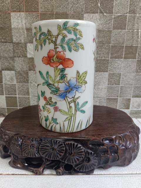 古玩陶瓷粉彩花卉紋筆筒真品鑒賞圖