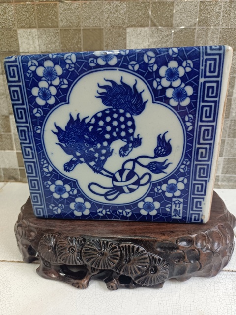 古玩陶瓷飄帶繡球獅子紋青花書擋真品鑒賞圖