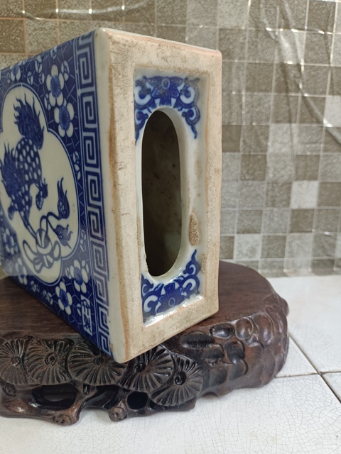 古玩陶瓷飄帶繡球獅子紋青花書擋真品鑒賞圖