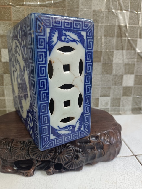 古玩陶瓷飄帶繡球獅子紋青花書擋真品鑒賞圖