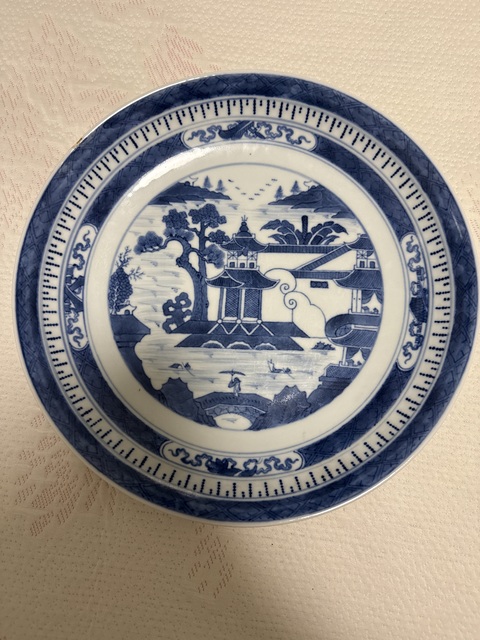 古玩陶瓷樓臺亭閣山水紋青花盤真品鑒賞圖