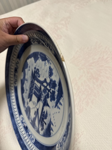 古玩陶瓷樓臺亭閣山水紋青花盤真品鑒賞圖