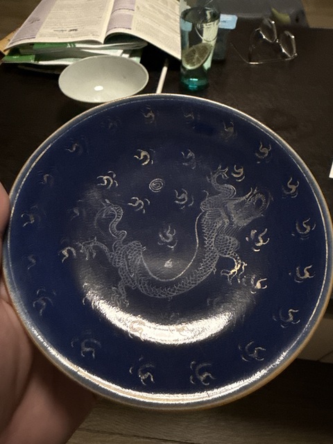 古玩陶瓷霽藍釉描金龍紋盤真品鑒賞圖