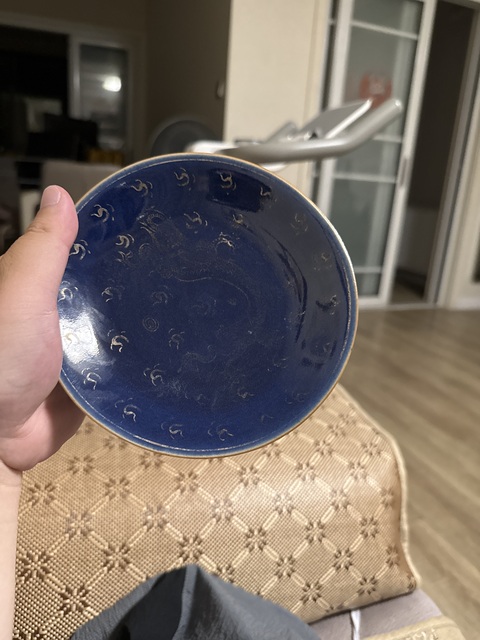 古玩陶瓷霽藍釉描金龍紋盤真品鑒賞圖