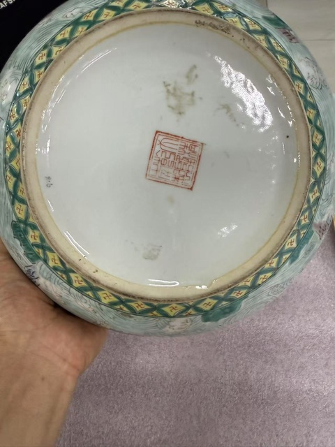 古玩陶瓷五彩蓋盒真品鑒賞圖