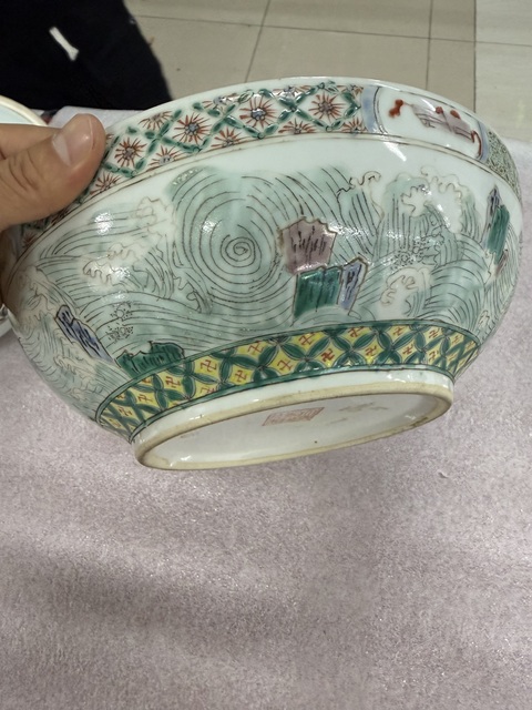 古玩陶瓷五彩蓋盒真品鑒賞圖