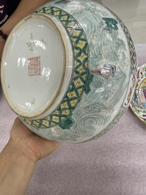 古玩陶瓷五彩蓋盒真品鑒賞圖
