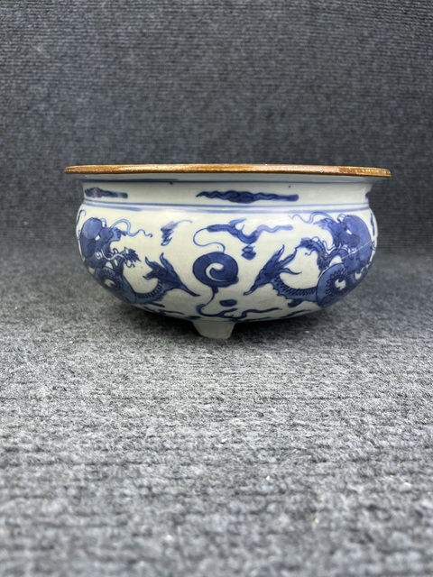 古玩陶瓷康熙青花雙龍戲珠紋三足羅漢爐真品鑒賞圖
