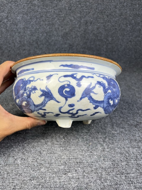 古玩陶瓷康熙青花雙龍戲珠紋三足羅漢爐真品鑒賞圖