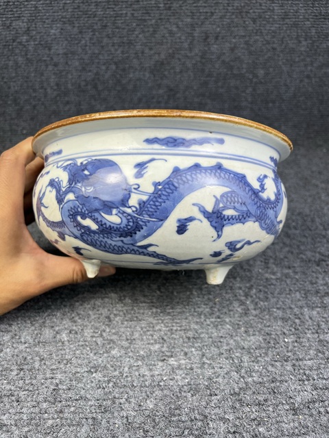 古玩陶瓷康熙青花雙龍戲珠紋三足羅漢爐真品鑒賞圖