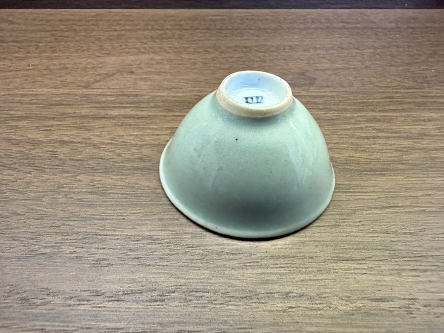古玩陶瓷清中期豆青釉茶杯拍賣,當(dāng)前價(jià)格188元