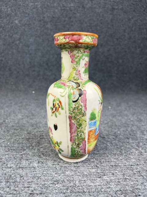 古玩陶瓷廣彩人物花鳥紋棒槌瓶拍賣,當前價格0元