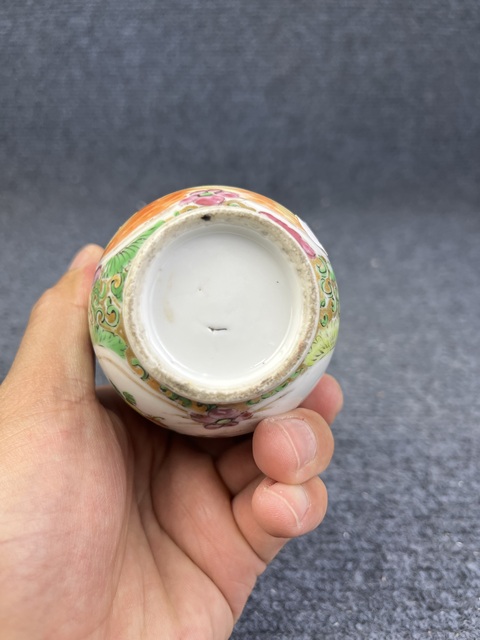 古玩陶瓷廣彩人物花鳥紋棒槌瓶拍賣,當前價格0元