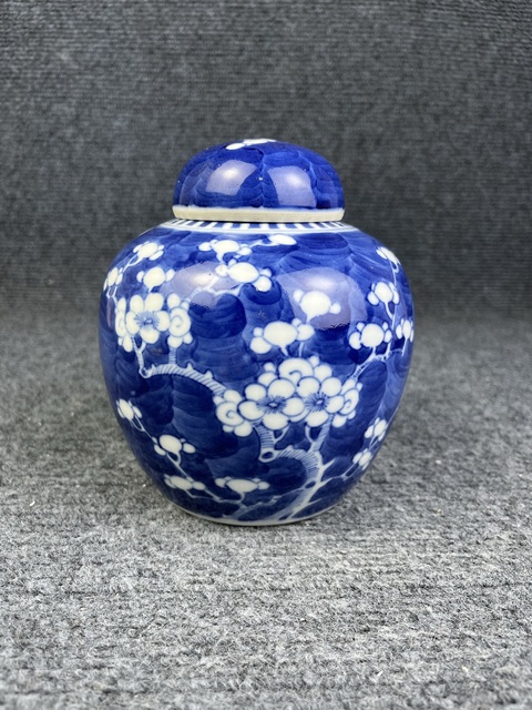 古玩陶瓷青花留白冰梅紋蓋罐拍賣，當前價格200元