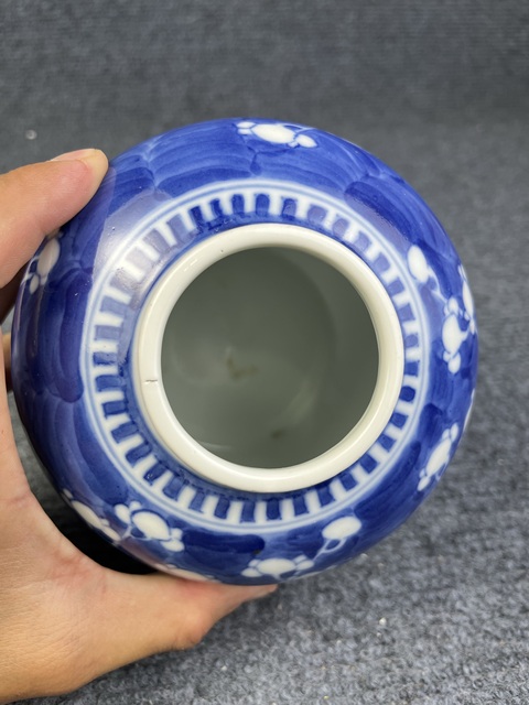 古玩陶瓷青花留白冰梅紋蓋罐拍賣，當前價格200元