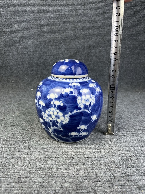 古玩陶瓷青花留白冰梅紋蓋罐拍賣，當前價格200元
