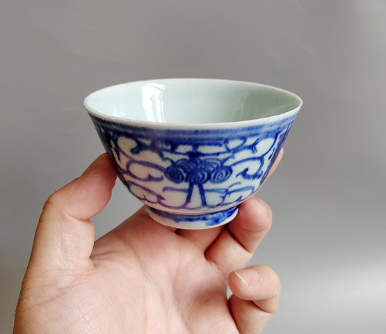 古玩陶瓷青花淡描花卉紋茶杯真品鑒賞圖