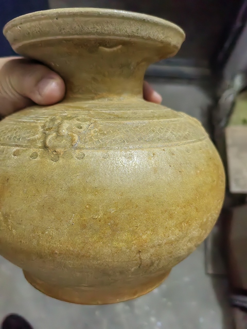 古玩陶瓷兩晉時期青瓷盤口瓶真品鑒賞圖