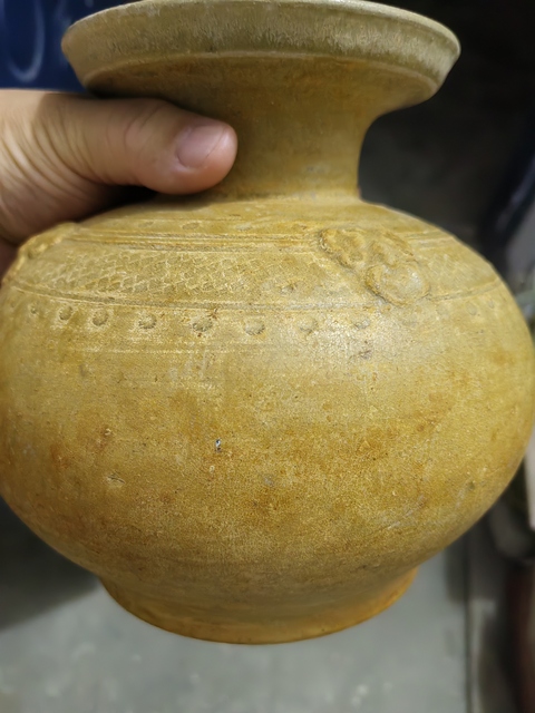 古玩陶瓷兩晉時期青瓷盤口瓶真品鑒賞圖