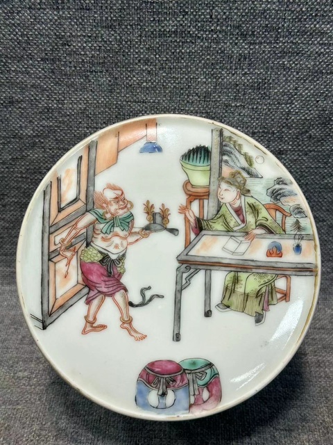 古玩陶瓷人物紋粉彩蓋盒真品鑒賞圖