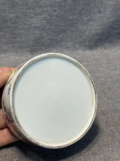 古玩陶瓷人物紋粉彩蓋盒真品鑒賞圖