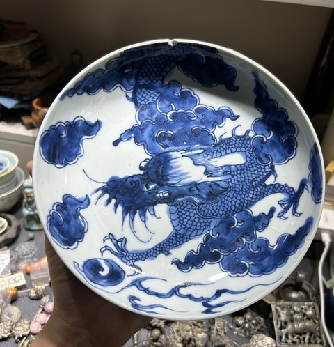 古玩陶瓷過墻龍紋青花盤真品鑒賞圖