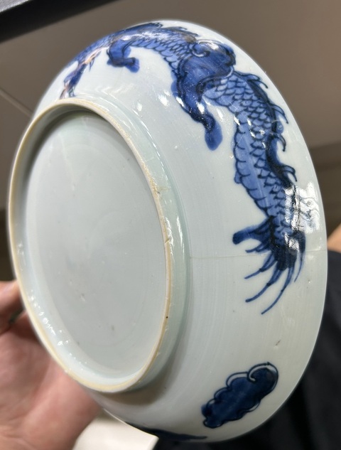 古玩陶瓷過墻龍紋青花盤真品鑒賞圖