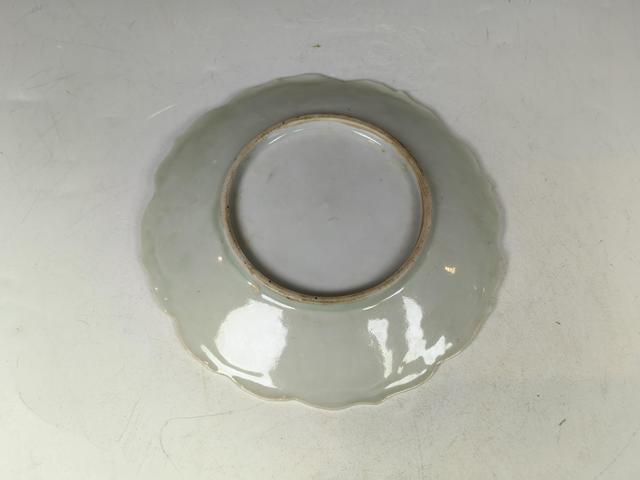 古玩陶瓷晚清民國豆青釉蓮瓣紋碗真品鑒賞圖