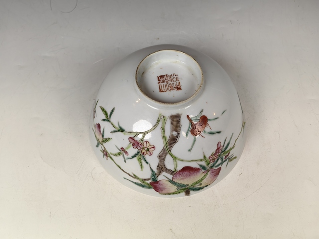 古玩陶瓷民國過枝九桃紋粉彩碗A真品鑒賞圖
