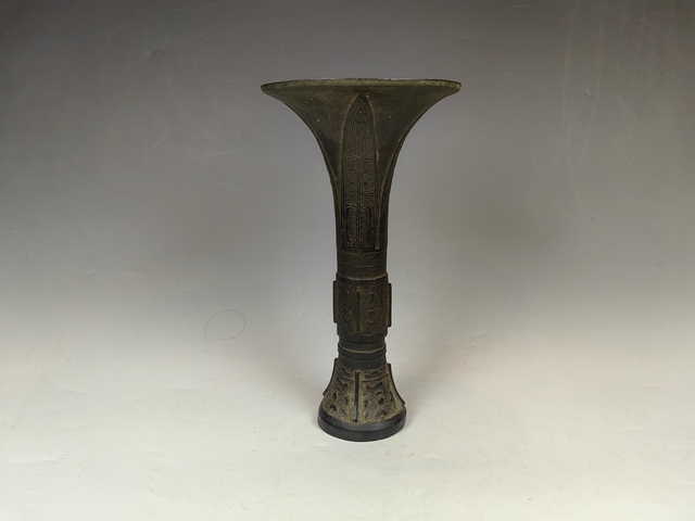 古玩銅器清仿商周饕餮紋銅花觚真品鑒賞圖