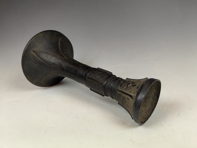 古玩銅器清仿商周饕餮紋銅花觚真品鑒賞圖