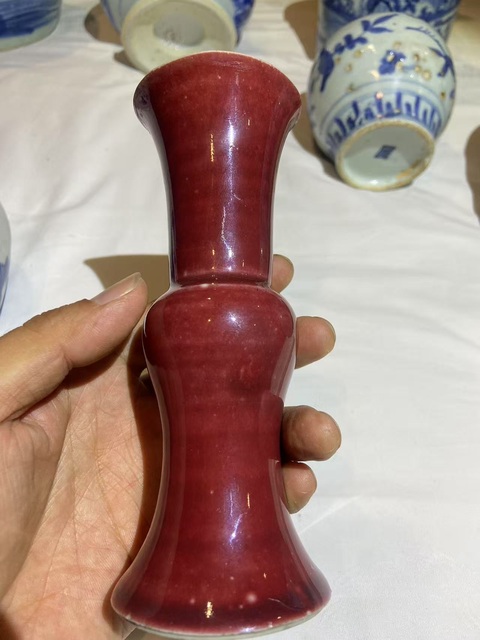 古玩陶瓷紅釉花觚真品鑒賞圖