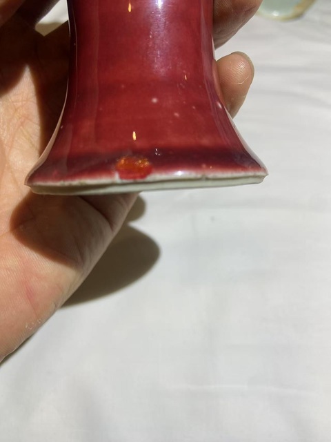 古玩陶瓷紅釉花觚真品鑒賞圖