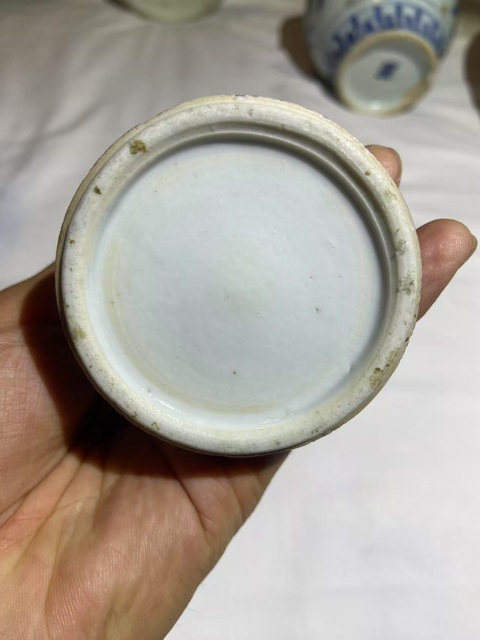 古玩陶瓷紅釉花觚真品鑒賞圖