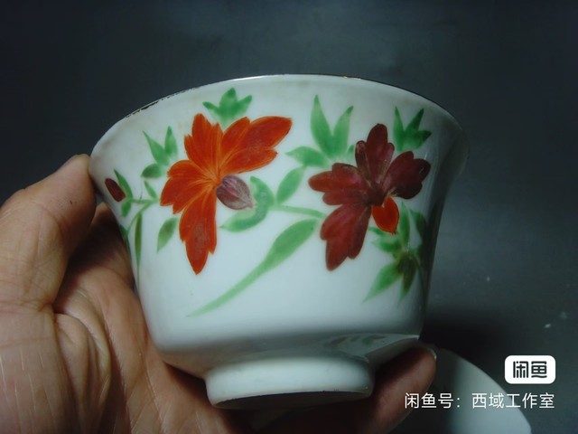 古玩陶瓷民國粉彩花卉紋蓋碗真品鑒賞圖